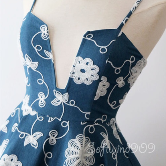 Last☝️ Blue Floral Embroidered Plunge Skater Dress - Picture 4 of 8